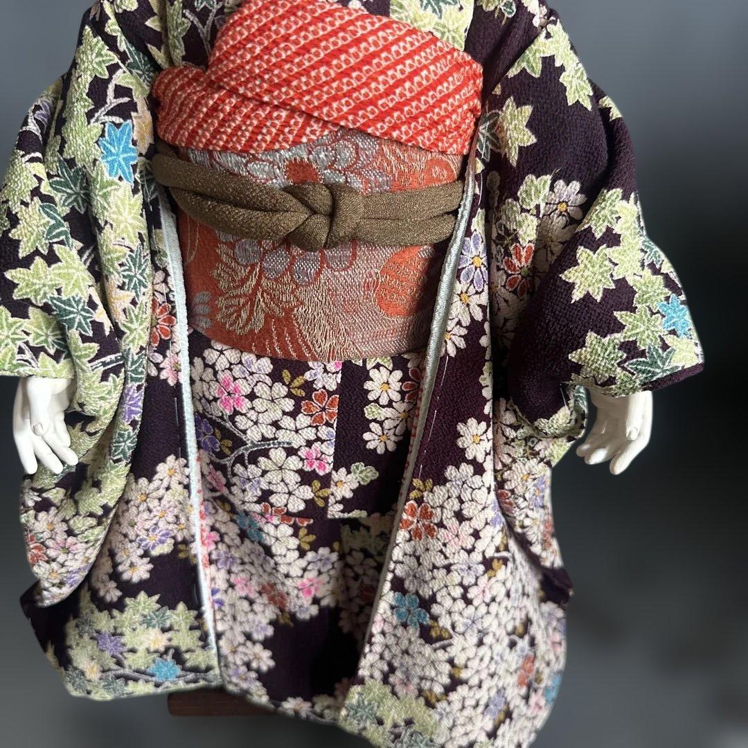 髪色の素敵な　伝統的な和服　素敵なお振袖のお人形