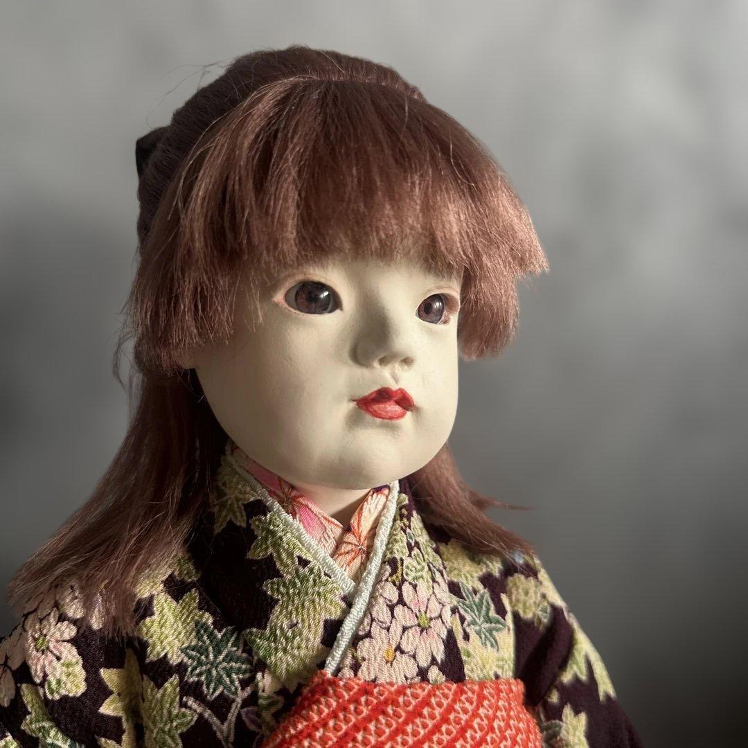 髪色の素敵な　伝統的な和服　素敵なお振袖のお人形