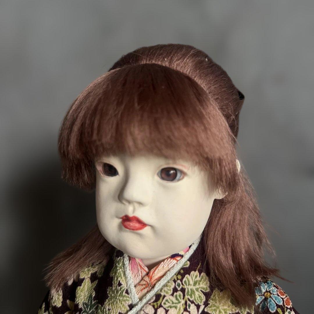 髪色の素敵な　伝統的な和服　素敵なお振袖のお人形