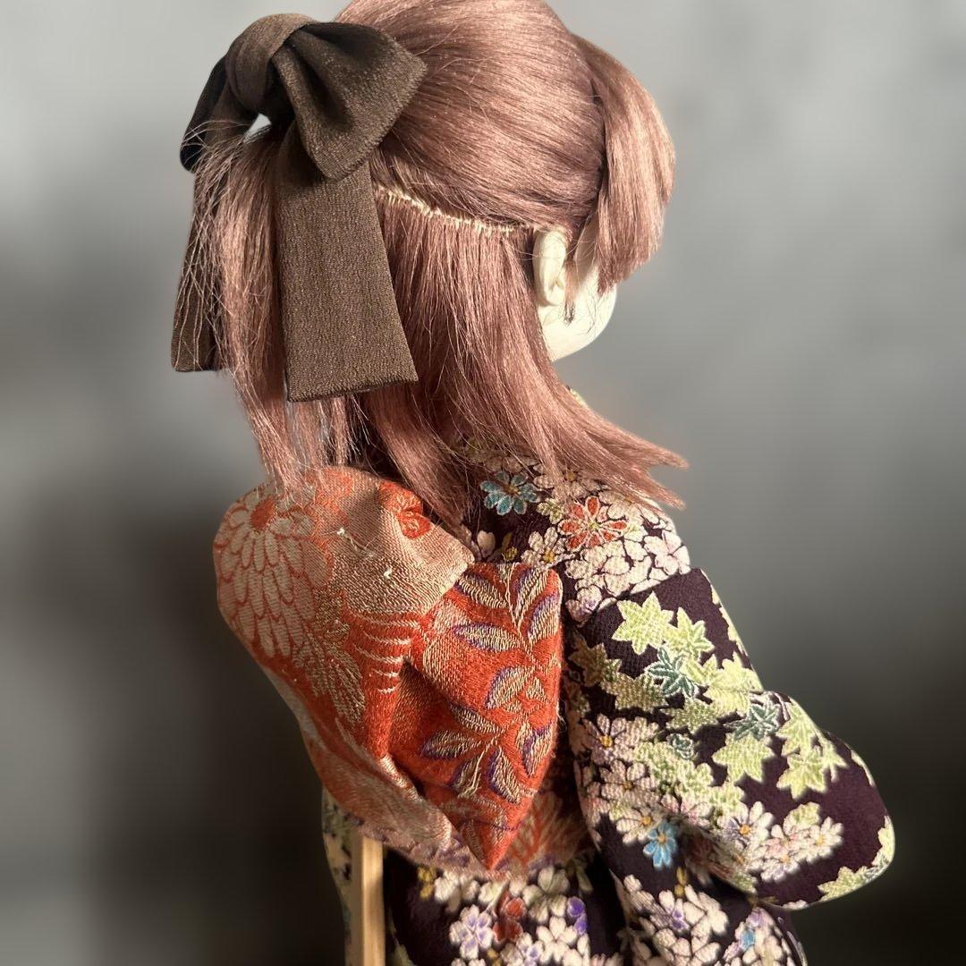 髪色の素敵な　伝統的な和服　素敵なお振袖のお人形