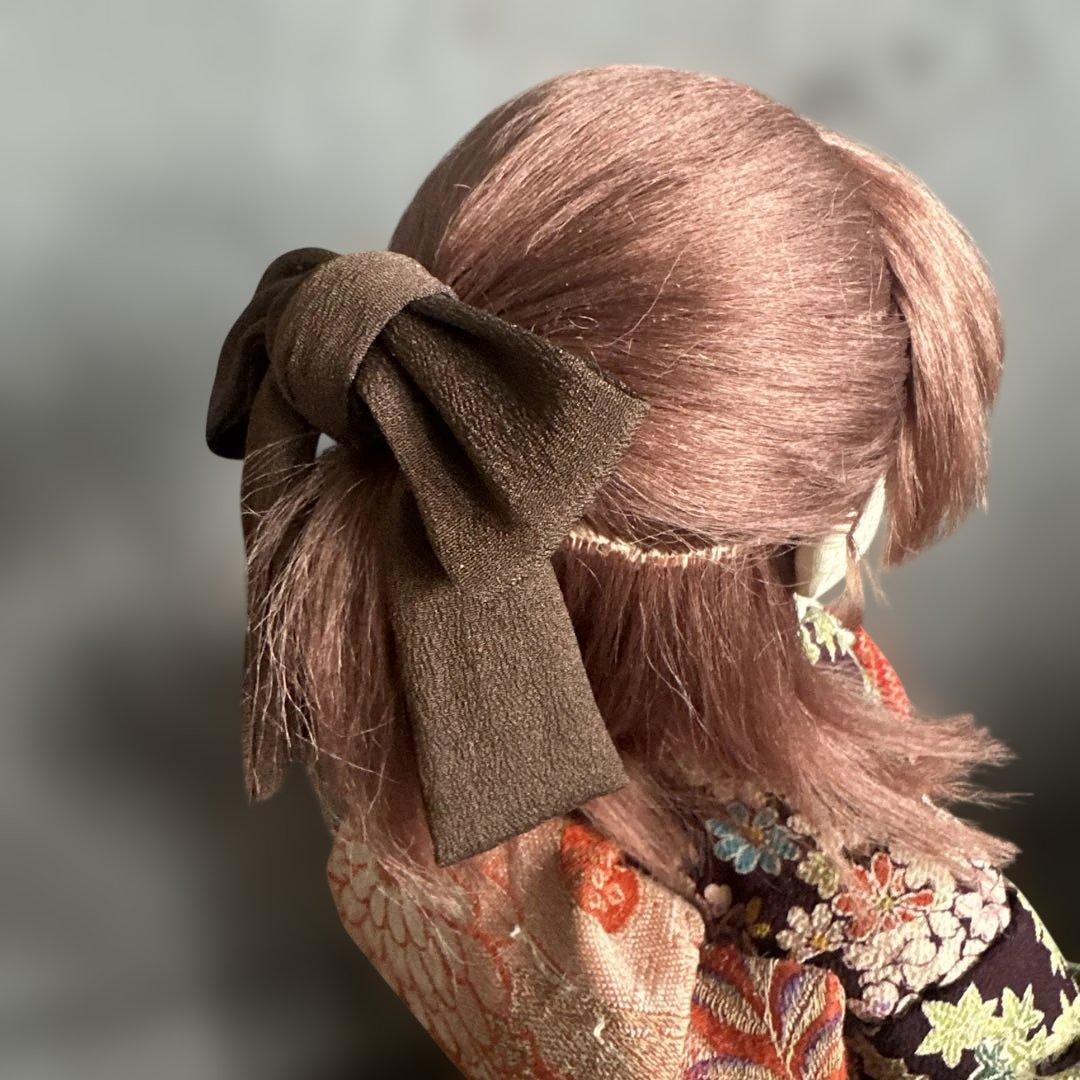 髪色の素敵な　伝統的な和服　素敵なお振袖のお人形