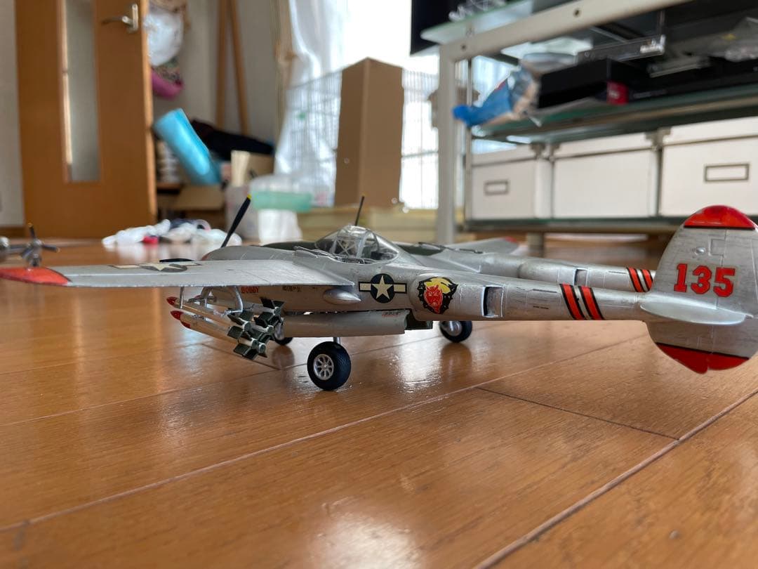 モノグラム1/48 P-38ライトニング アメリカ陸軍重戦闘機 プラモデル完成品