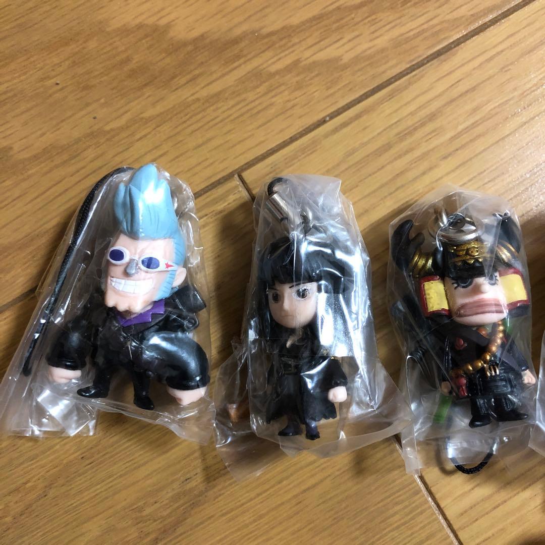 激レア　ONE PIECE ワンピース　ストロングワールド　ストラップ