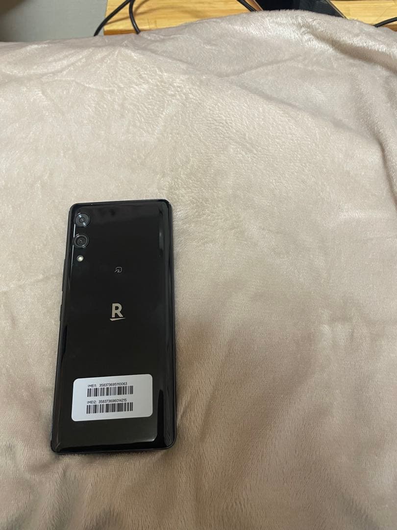 綺麗　Rakuten Hand 5G P780 ブラック