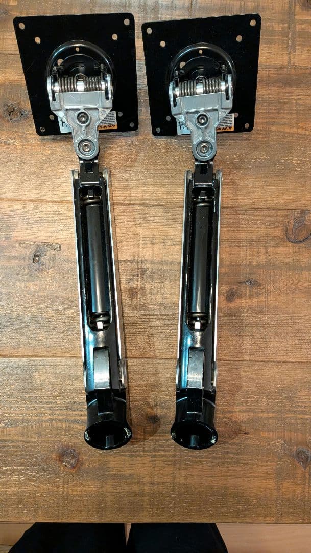 ERGOTRON LXデュアル デスク マウント アーム スタッキング②