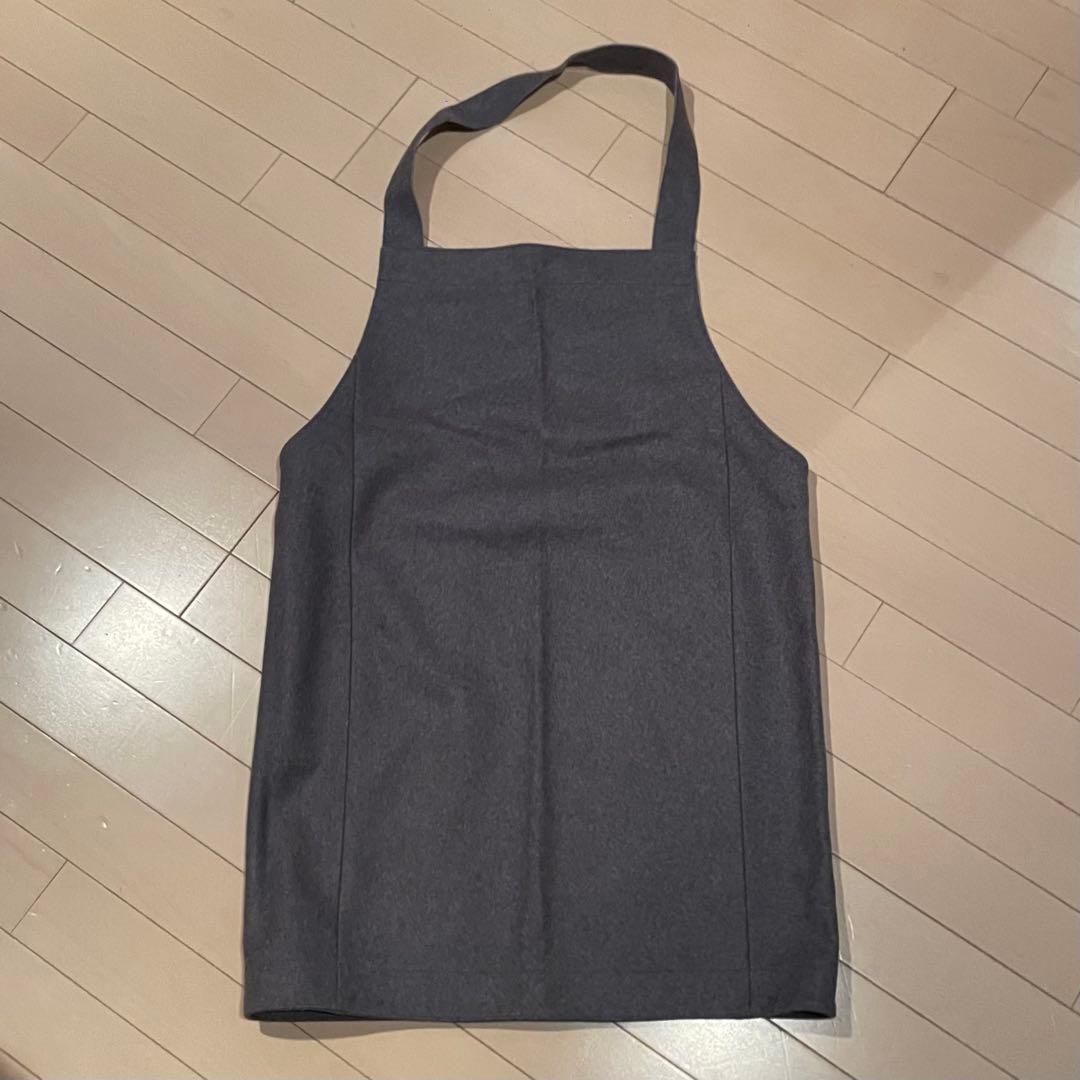 ★新品　COS グレー エプロン フリーサイズ