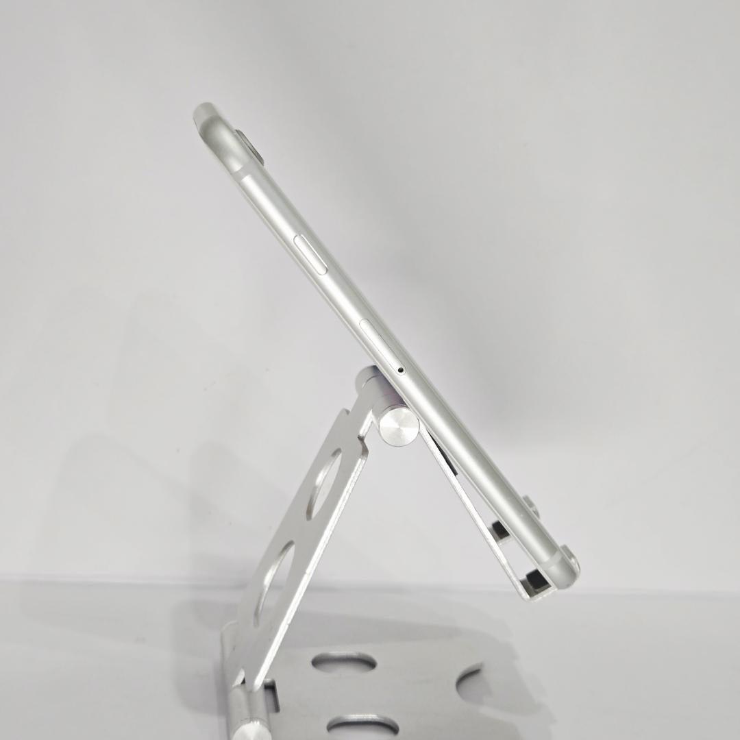 02 iPhone8 シルバー SIMフリー 画面傷なし