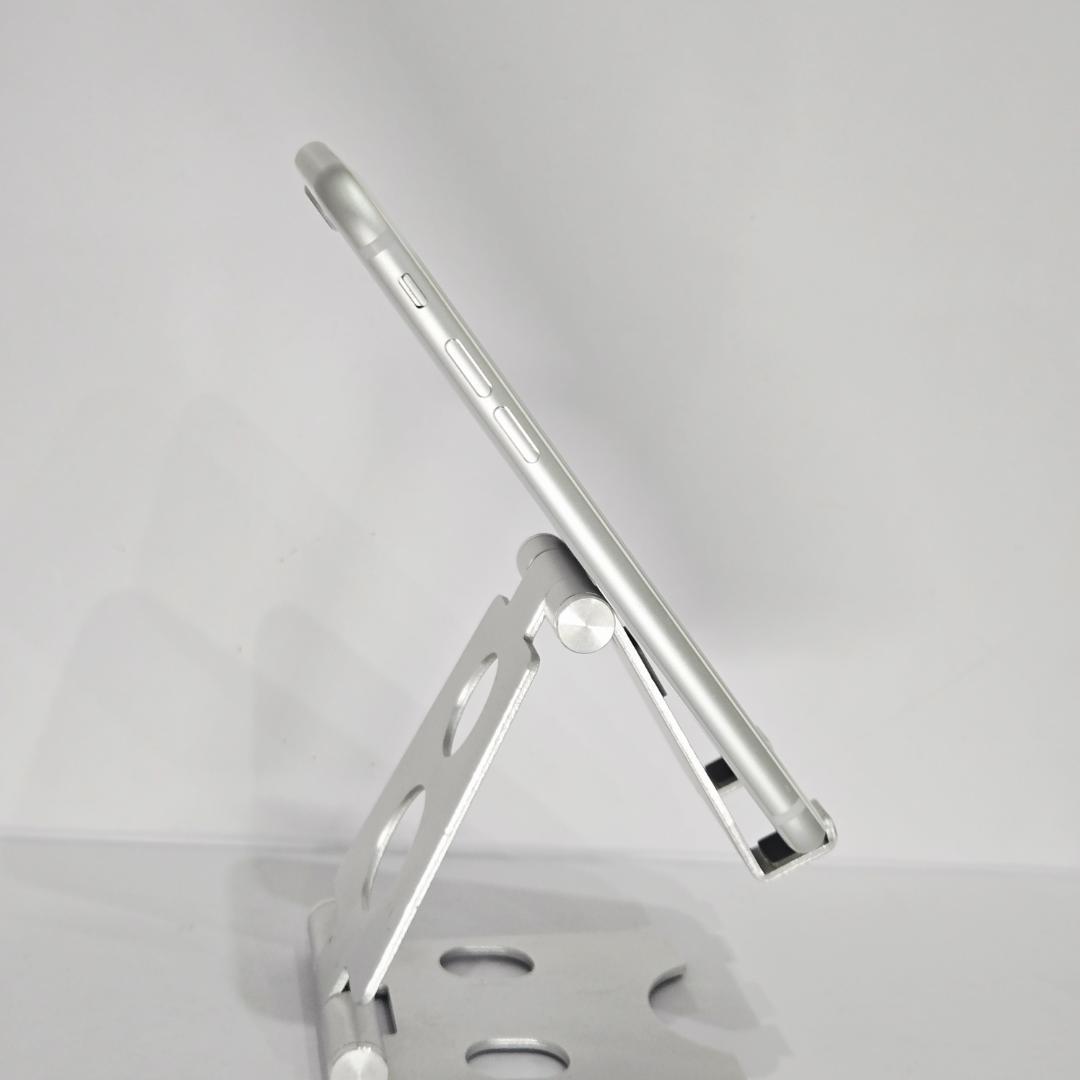 02 iPhone8 シルバー SIMフリー 画面傷なし