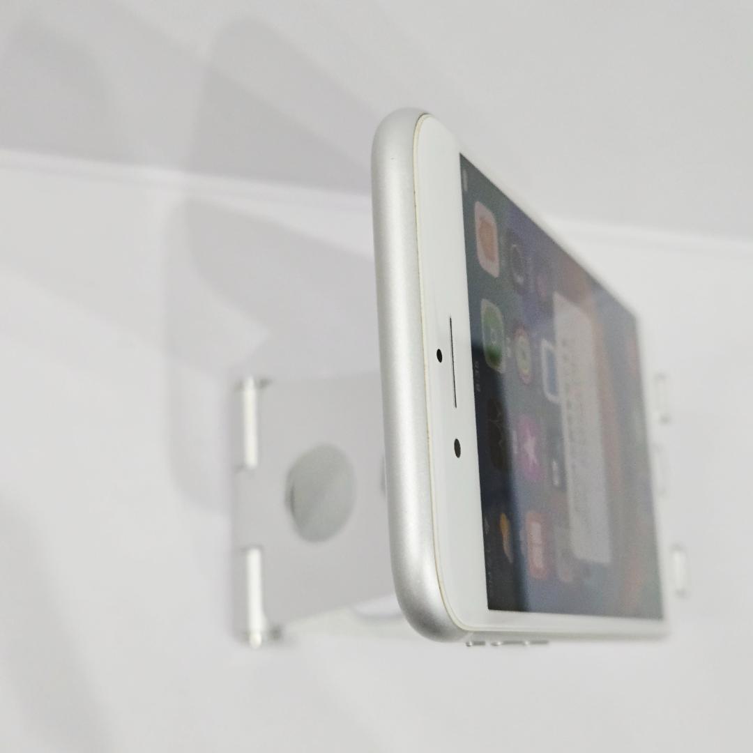02 iPhone8 シルバー SIMフリー 画面傷なし