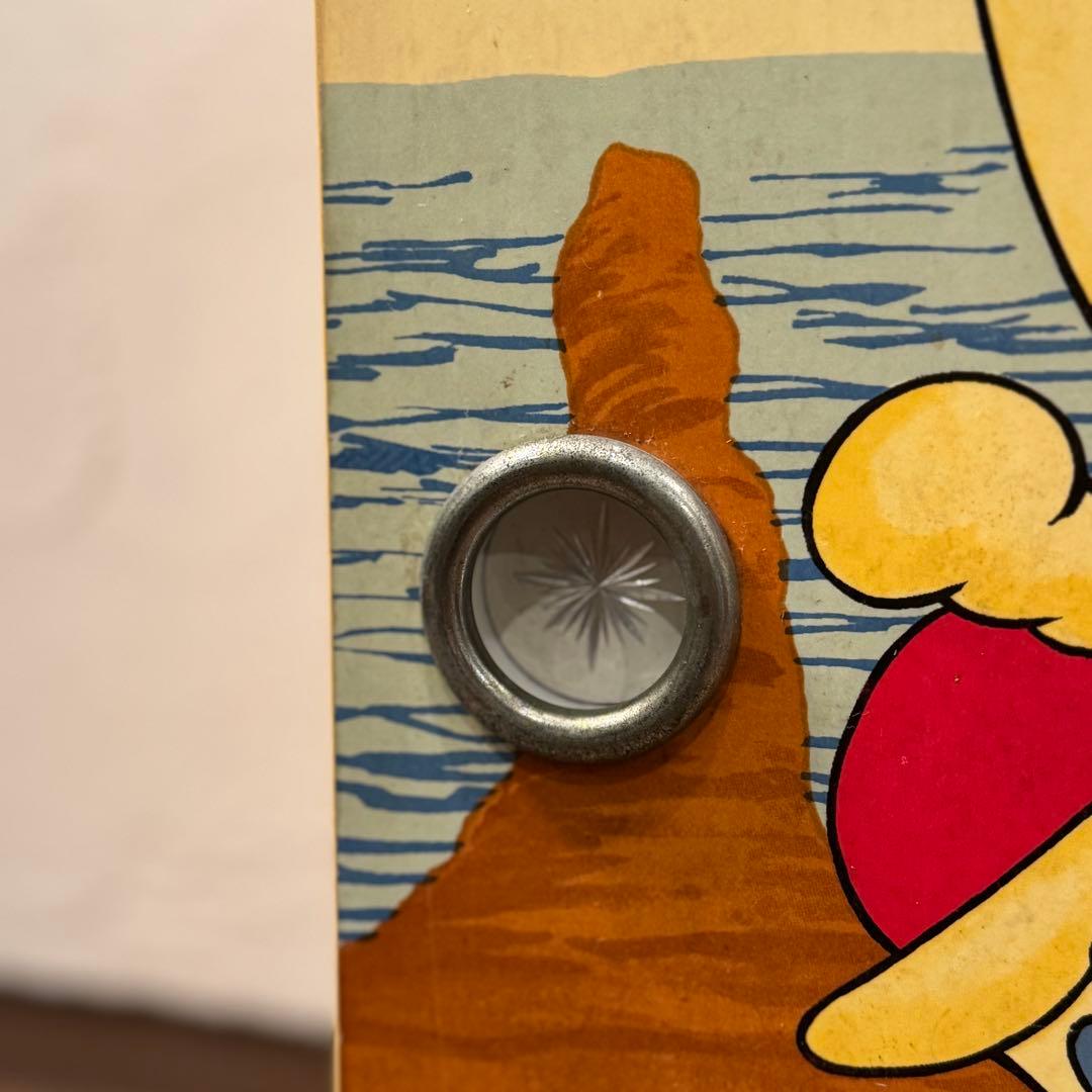 昭和レトロ ヒーロー風イラスト入り 木製キャビネット