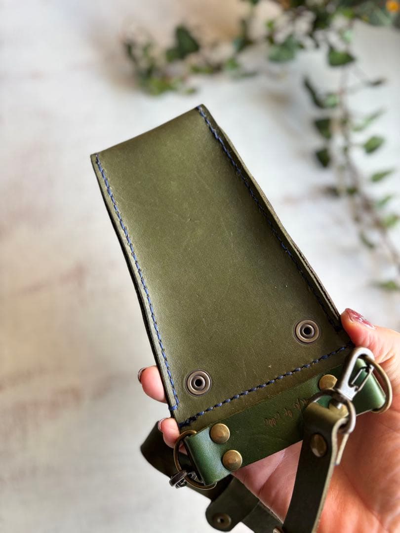 手染めカーキグリーンの軽量コンパクトシザーケース