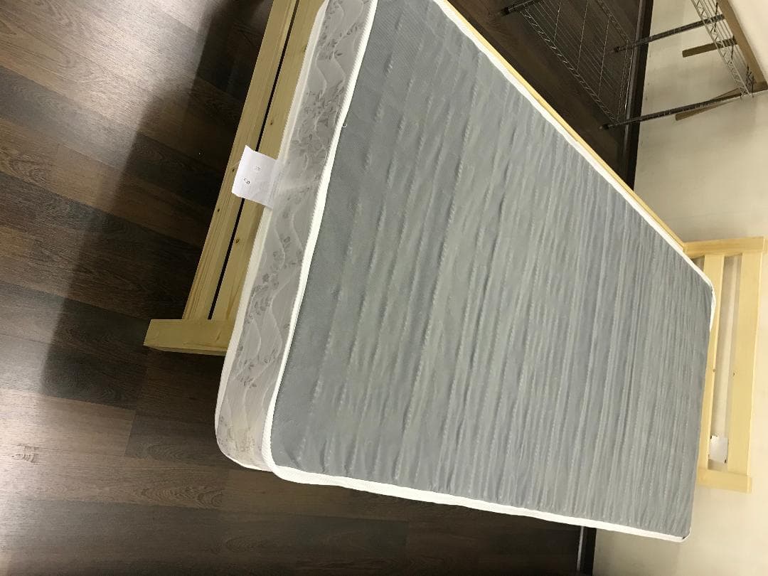 コイルマットレスとベッドフレームのセット