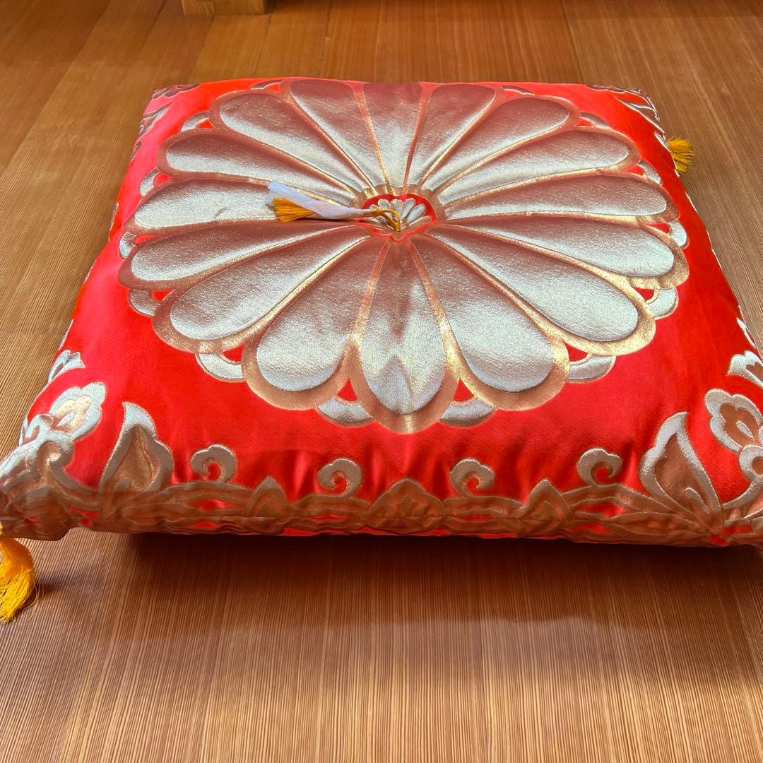 仏前・御前座布団　一釜大菊(朱)