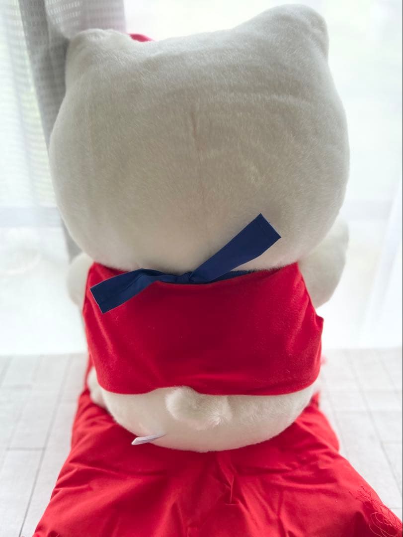 ハローキティ　特大　招き猫　ぬいぐるみ