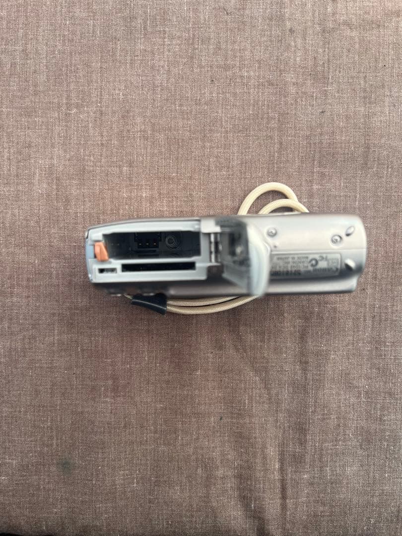 新海　canon IXYdigital2000IS Titanium