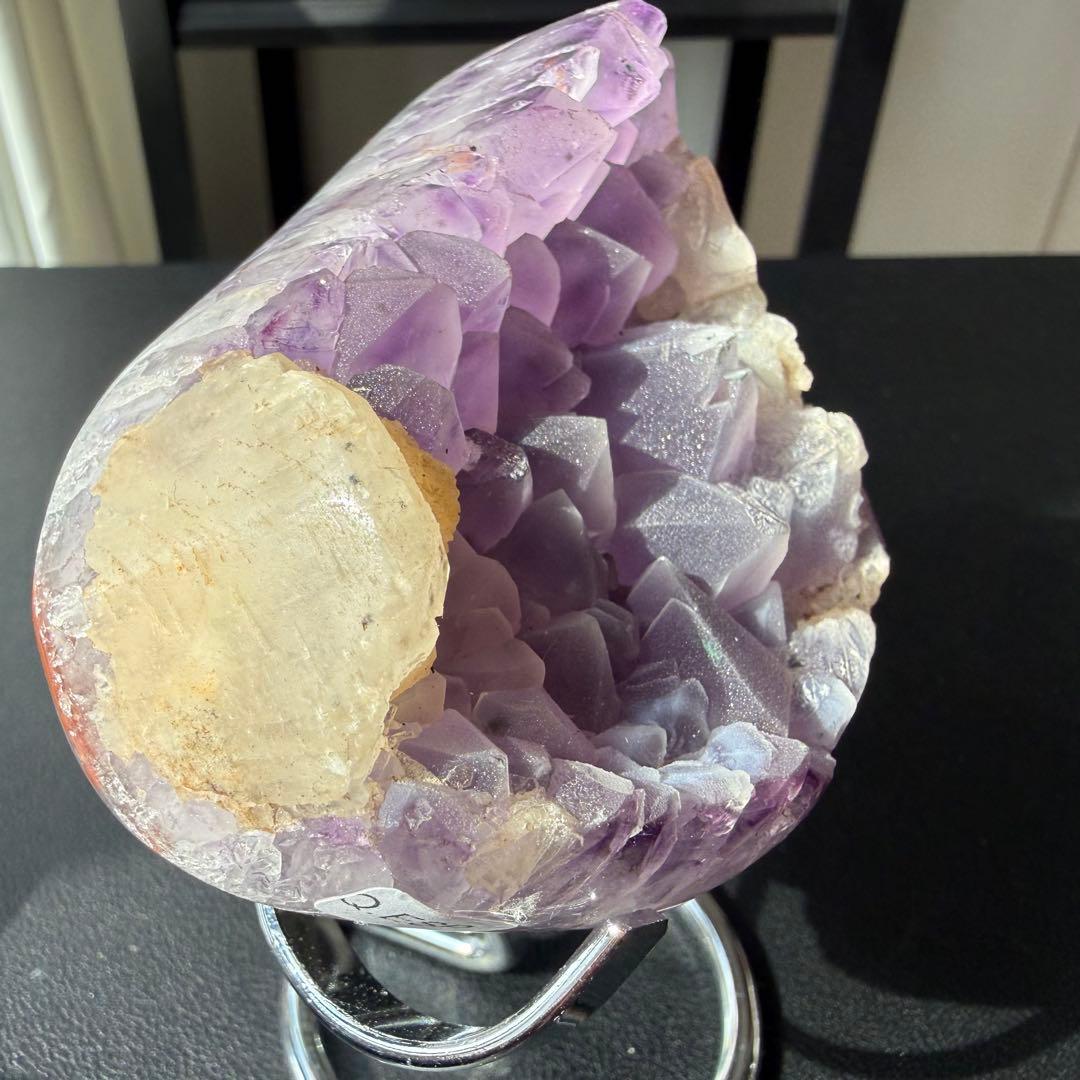 天然石カルサイト共生シュガーアメジストのクラスター　置物NO.022405