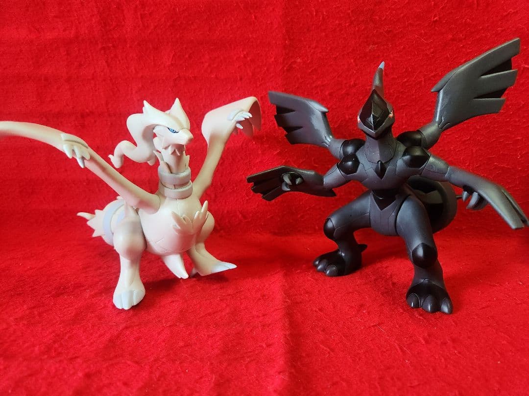 ポケットモンスター　ソフビフィギュア ゼクロム　レシラム　ポケモン