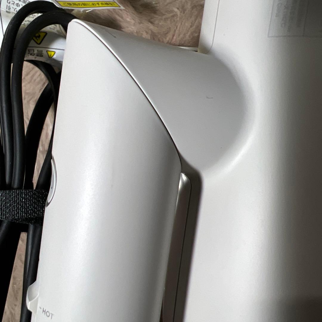 サロニア　スムースシャインドライヤーホワイト SAL23209WH