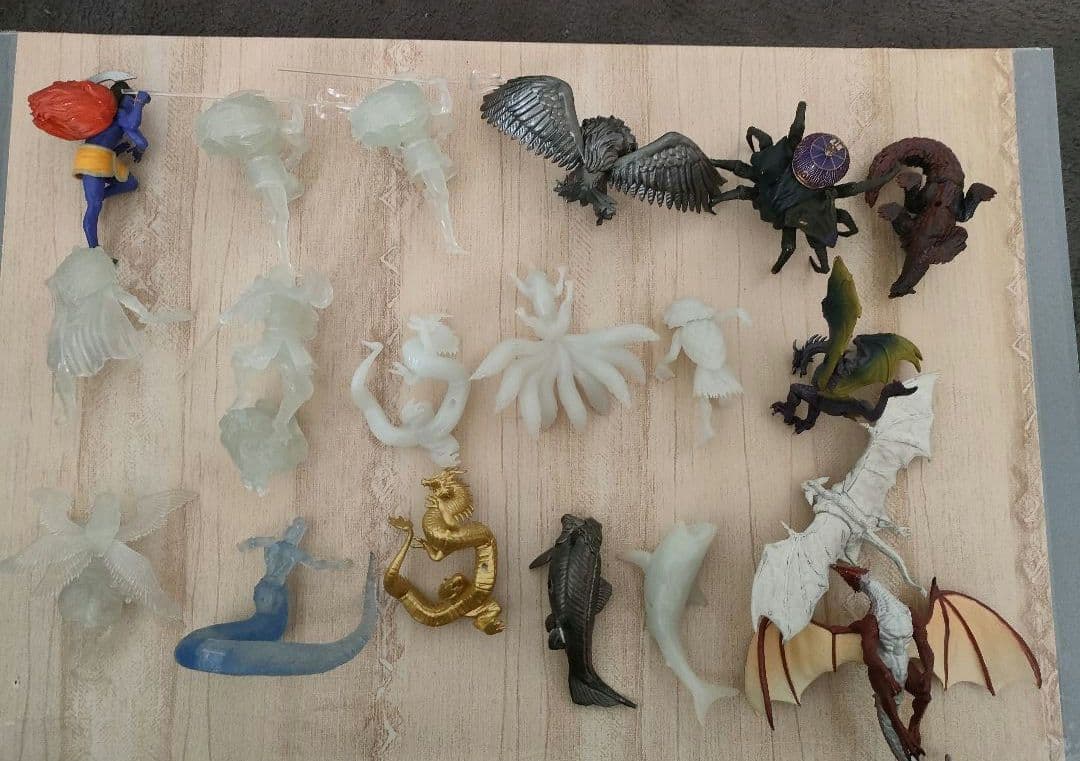 最強王図鑑　ドラゴン　妖怪　UMA　悪魔　英雄　水中　モンスター19体フィギュア