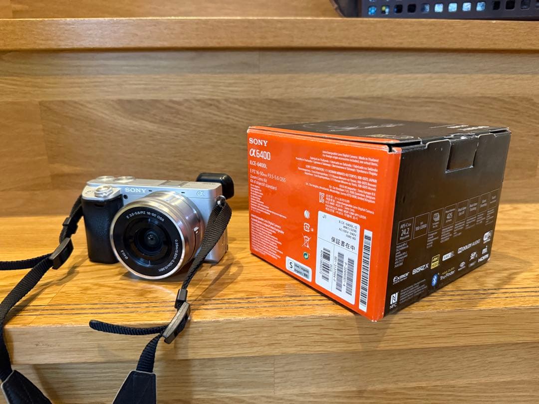 SONY α6400 ミラーレスカメラ 本体　シルバー　ソニー　一眼レフ