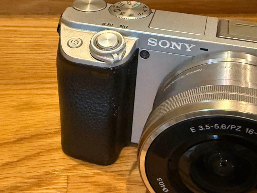 SONY α6400 ミラーレスカメラ 本体　シルバー　ソニー　一眼レフ