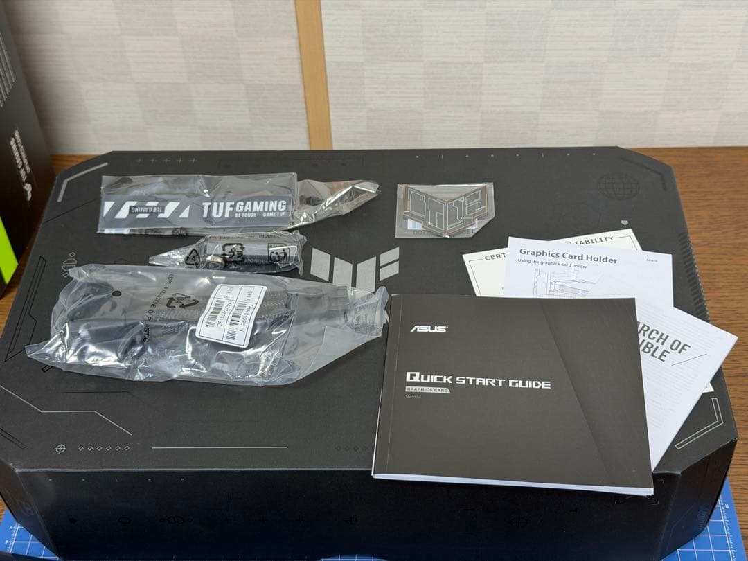 グラフィックボード・グラボ・ビデオカード ASUS TUF GeForce RTX 5080 16GB GDDR7 OC