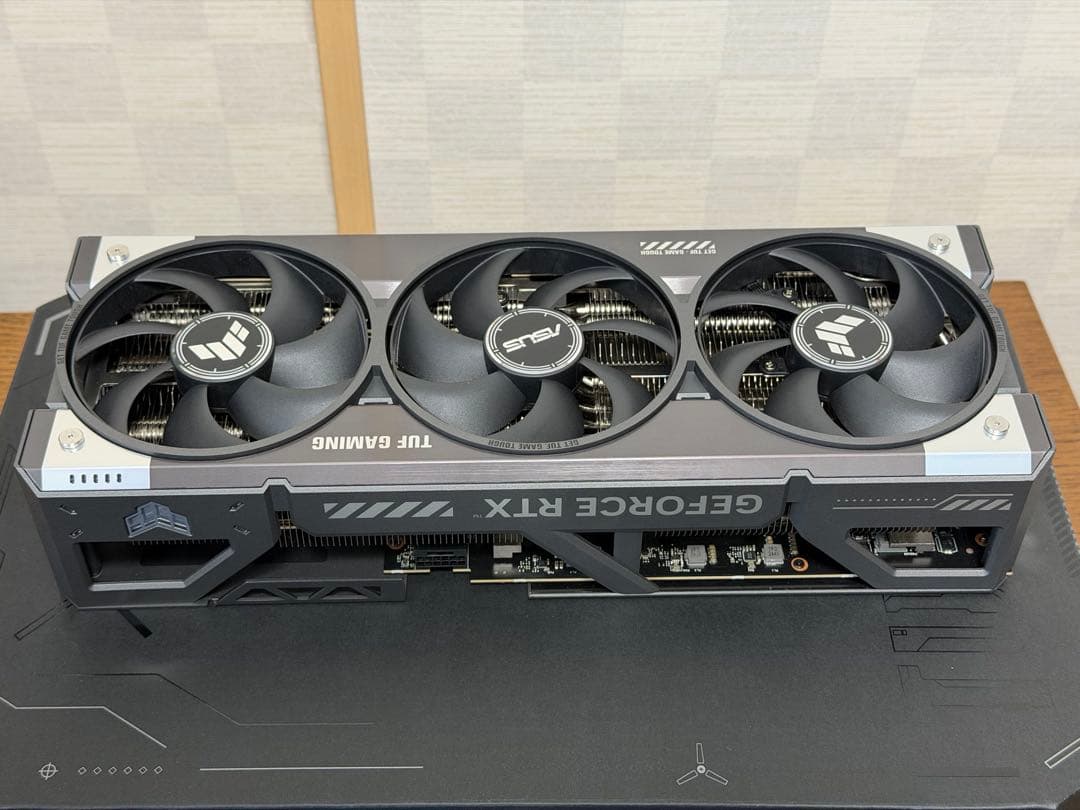 グラフィックボード・グラボ・ビデオカード ASUS TUF GeForce RTX 5080 16GB GDDR7 OC