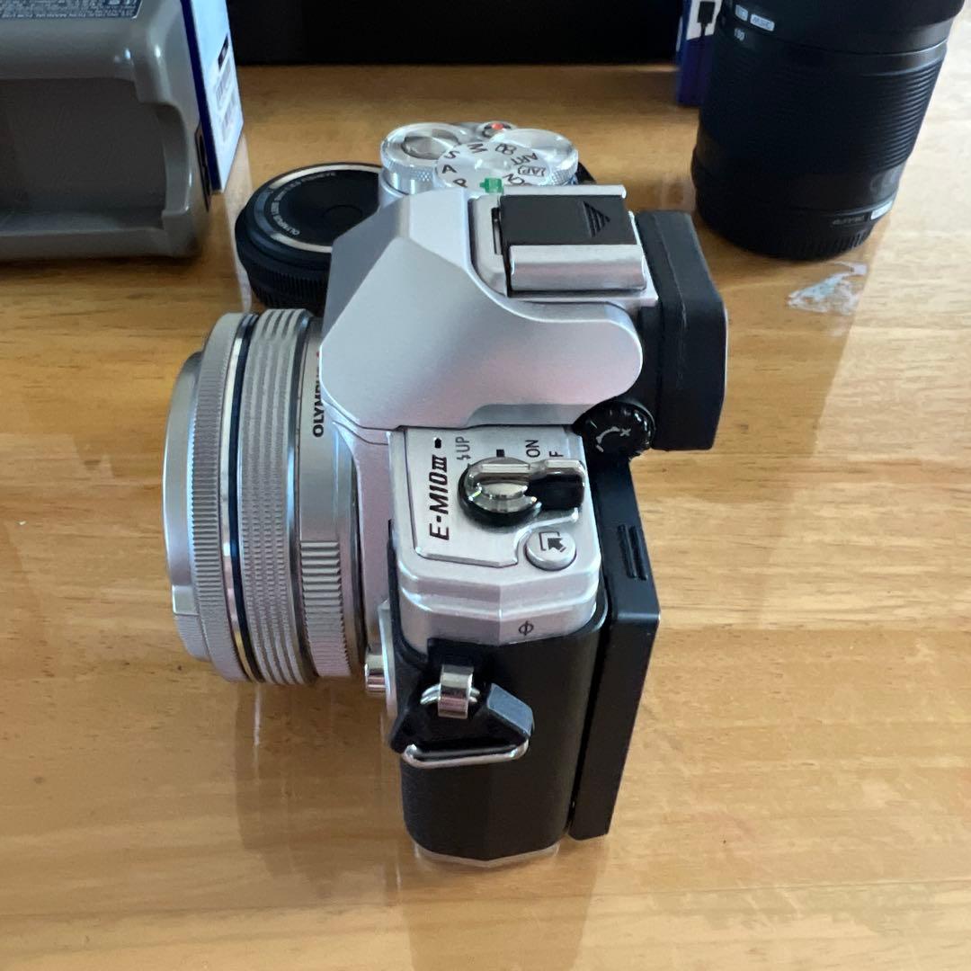超美品Olympus E-M10 Mark III シルバー 3本レンズセット