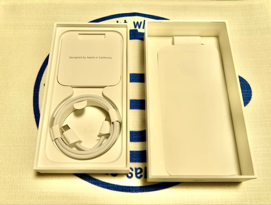 Apple iPhone 15 Pro ホワイトチタニウム　256GB 本体