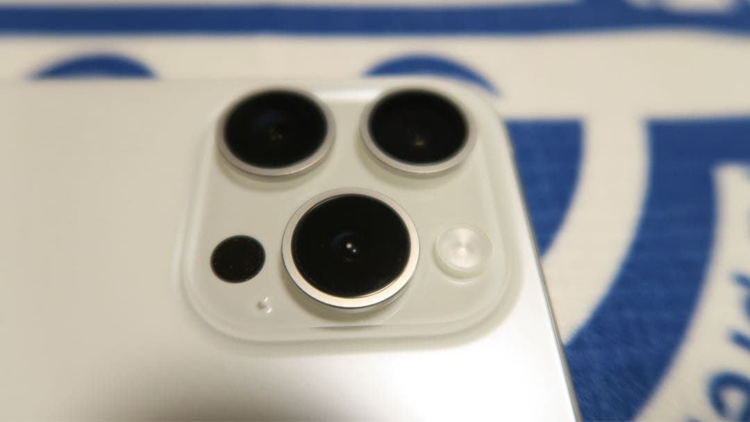 Apple iPhone 15 Pro ホワイトチタニウム　256GB 本体