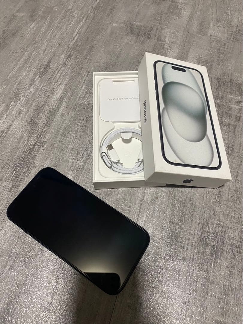 美品 Apple iPhone 15 ブラック 128GB 本体