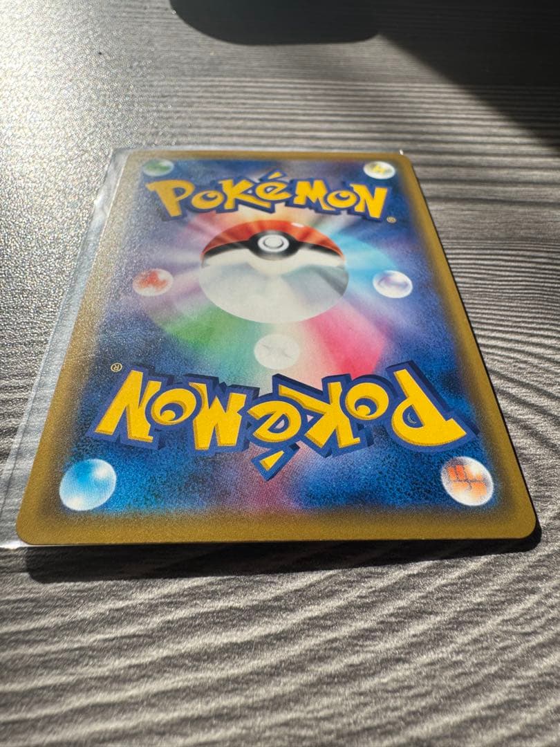 海で遊ぶピカチュウ