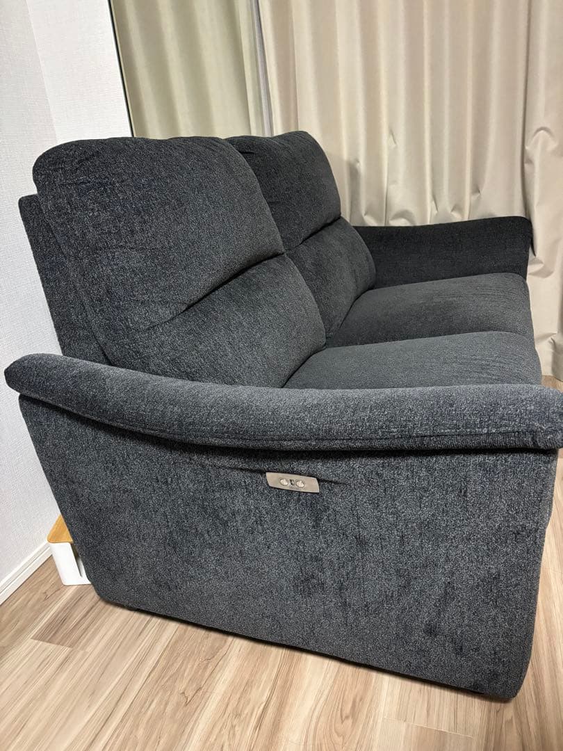 ニトリ　2人掛け電動布張りリクライニングソファ