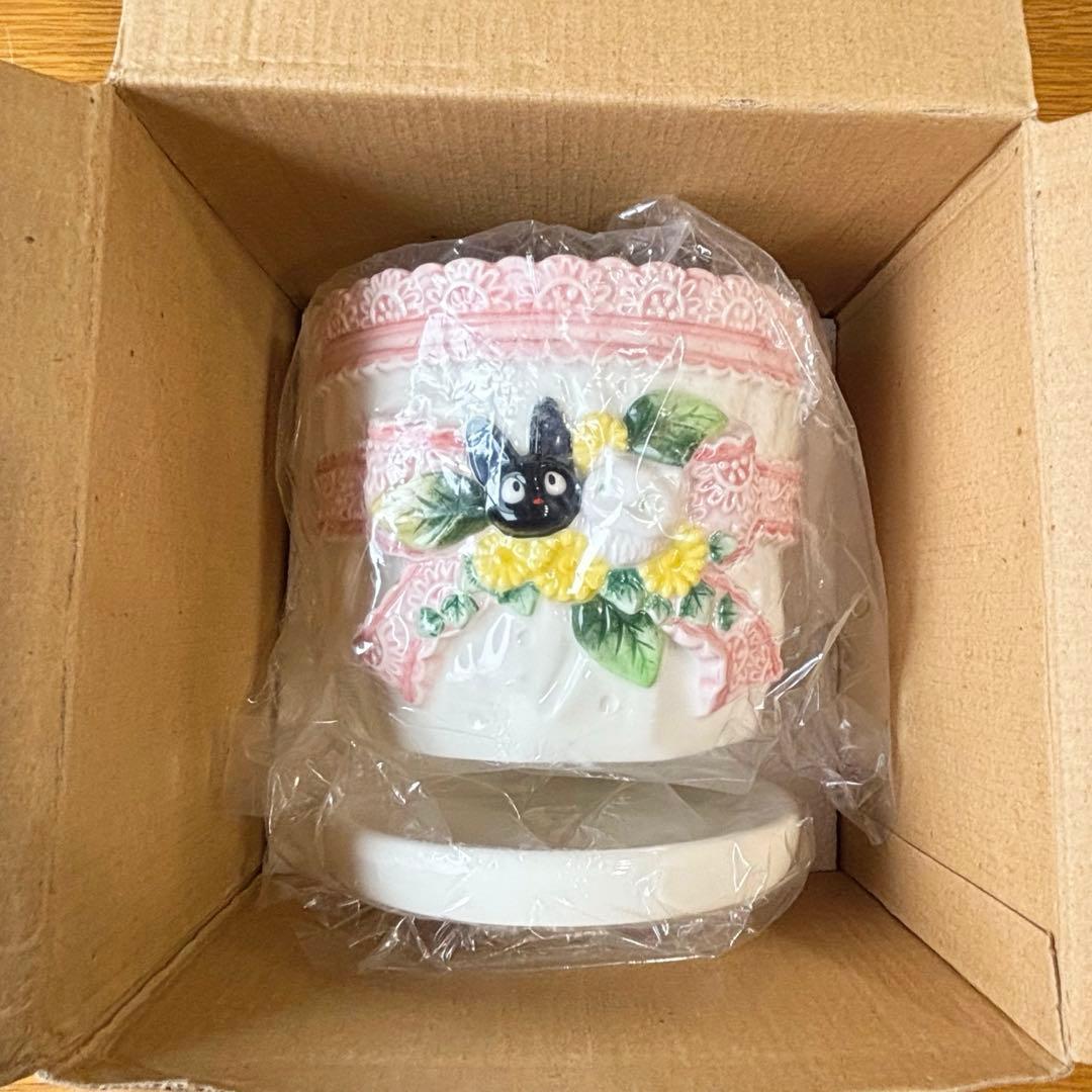 送料込　魔女の宅急便　ジジ　花のプレゼント　プランター　植木鉢 リリー