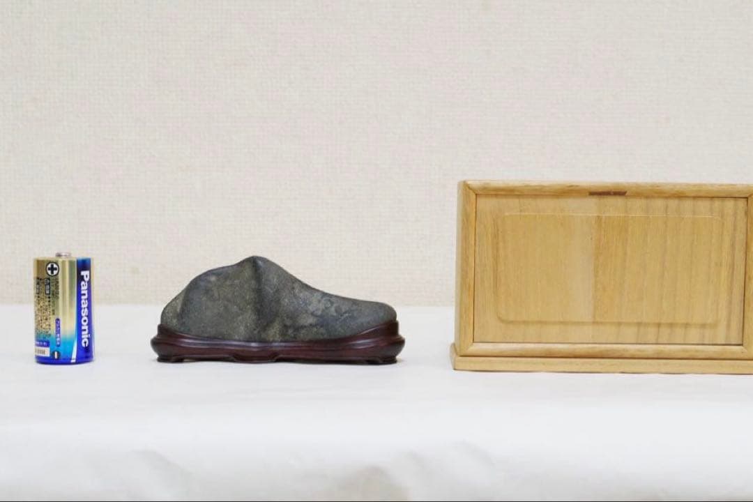 京都府　加茂川石　紫檀台座、桐箱付き　鑑賞用石　水石　天然石