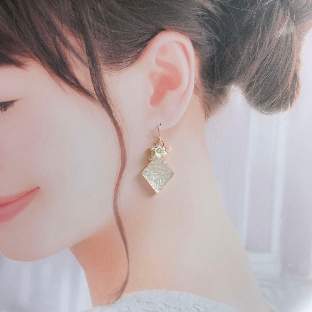 のんたん◆一点物✧水晶/MOPダブレットストーン×淡水パールピアス✧鈴蘭