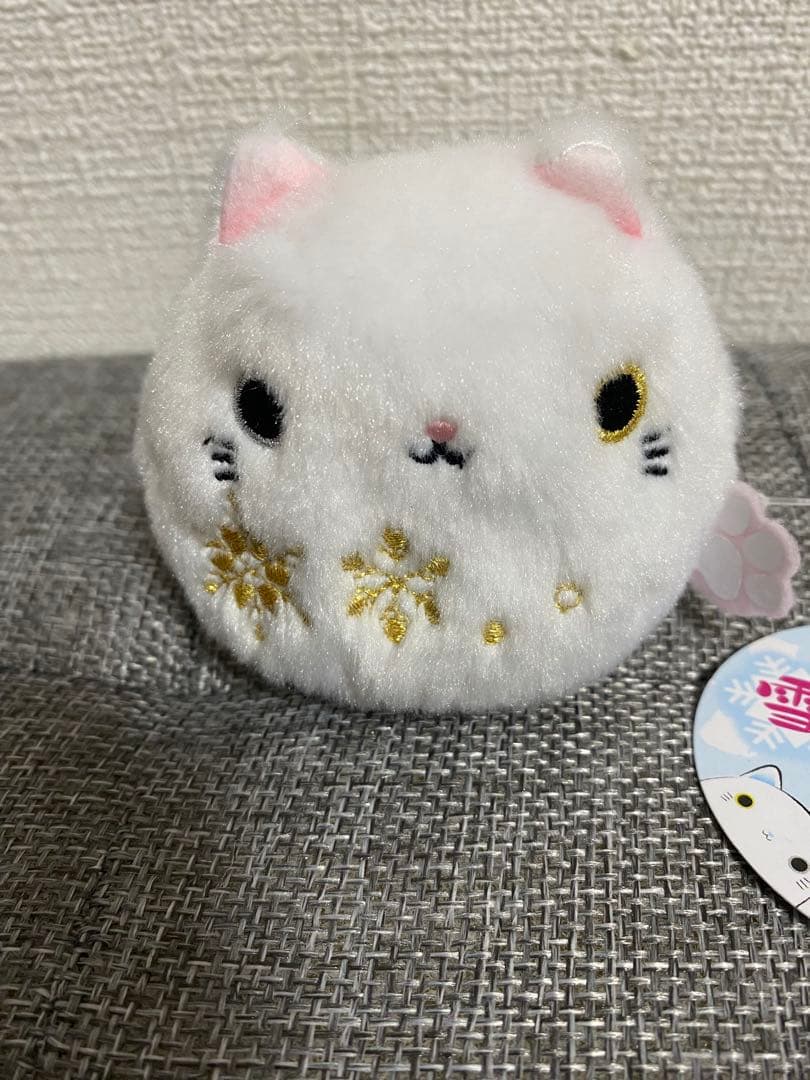 雪ねこだんご 雪ねこ 三英貿易　雪の結晶　雪　冬　ももいろ　ゴールド　ネコ