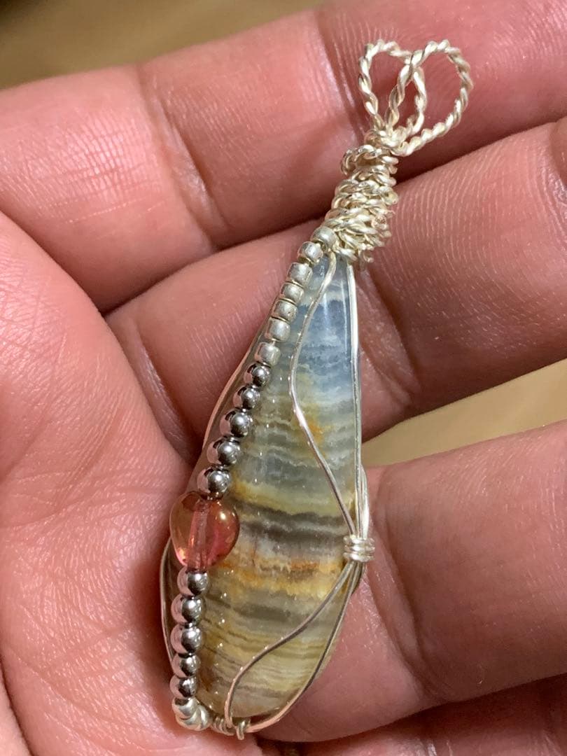 ブルーカルサイトのワイヤーラッピングペンダント