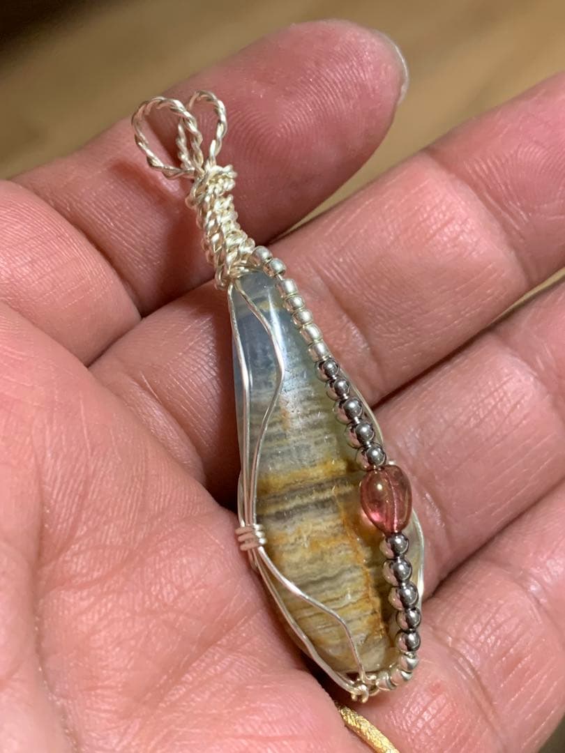 ブルーカルサイトのワイヤーラッピングペンダント