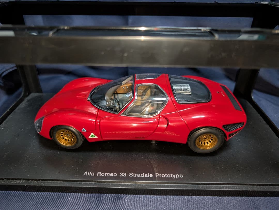 オートアート1/18 Alfa Romeo 33 Stradale
