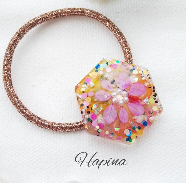 ポップな六角形レジンヘアゴム