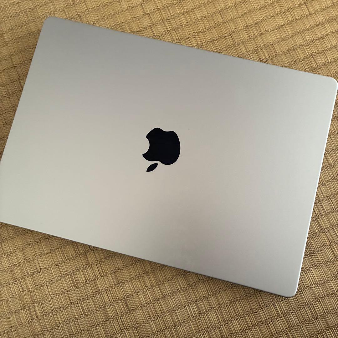 2024 MacBook Pro M4 メモリ16GB 充電回数20回以下　美品