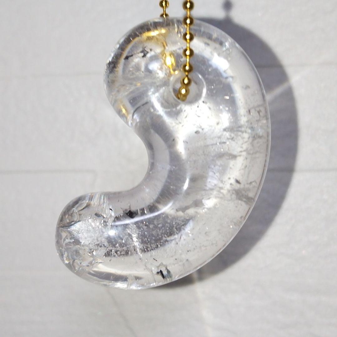 【勾玉】 天然水晶／クォーツ 19.5g