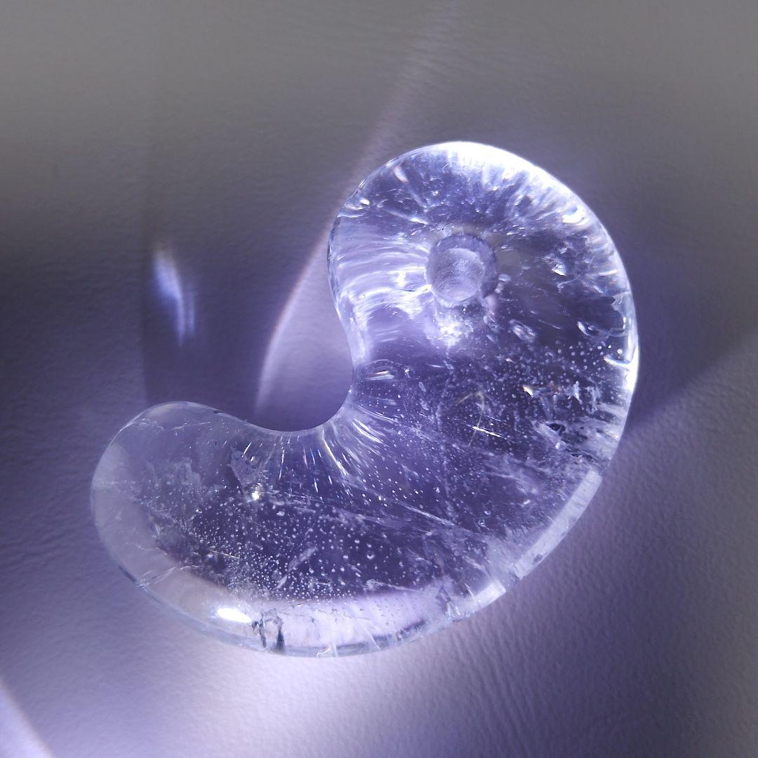 【勾玉】 天然水晶／クォーツ 19.5g