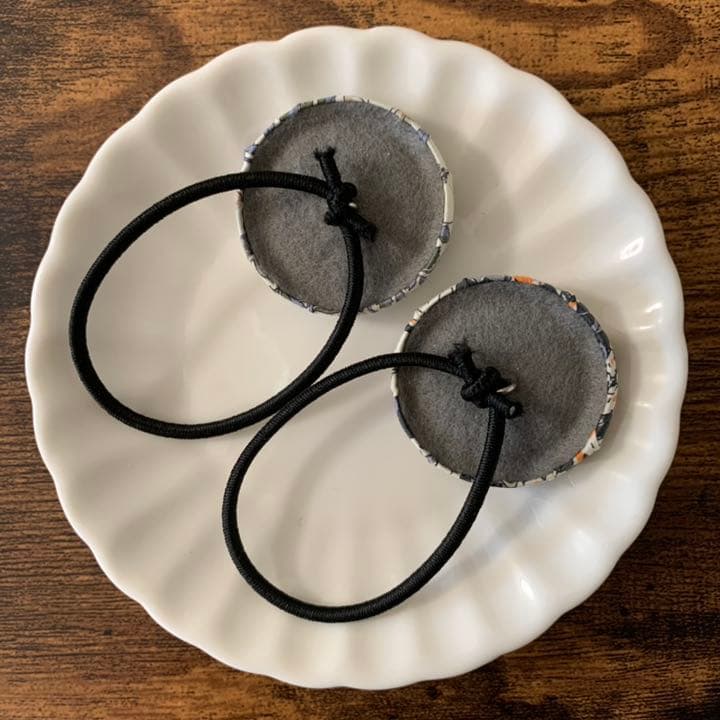 【60】リバティプリント使用　ハンドメイド　ヘアゴム　くるみボタン 2個セット