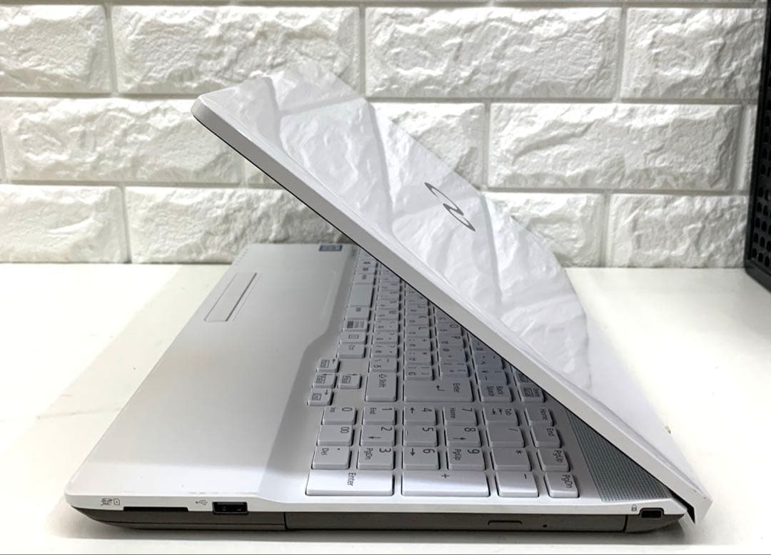 558 富士通 ノートPC Blu-ray対応 SSD512GB Core i3