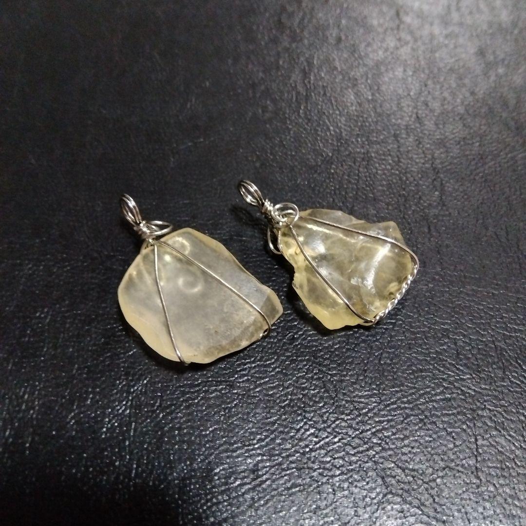 リビアングラス　ミニ　原石　ペンダントトップ　２点セット　A-2