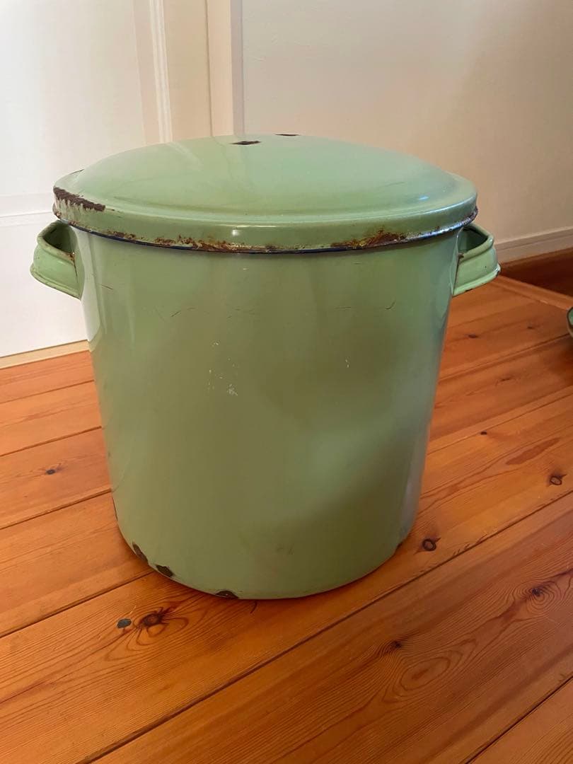 ２点セット　昭和レトロ　大きめ　大型　アンティークホーロー缶　店舗什器