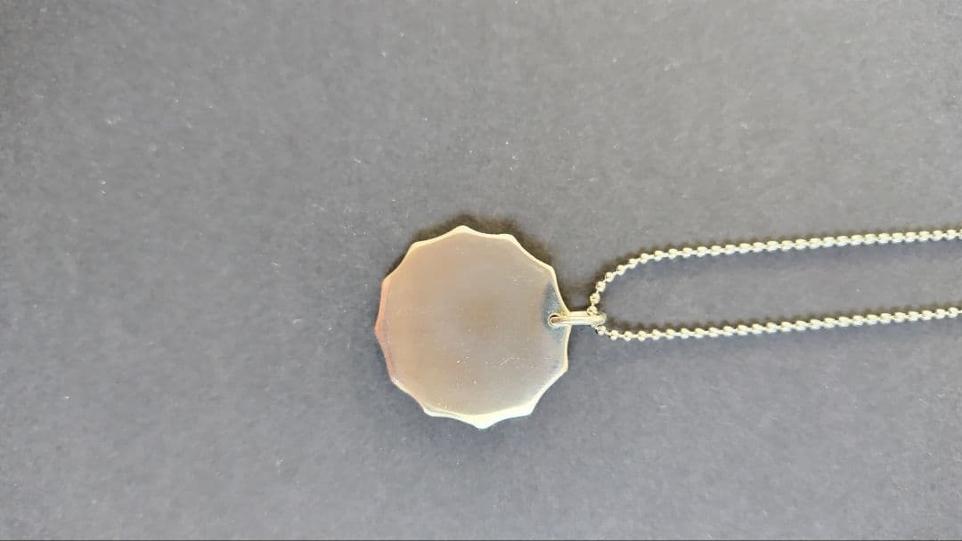 黄金瑠璃鈿背十二陵鏡　シルバーアクセ