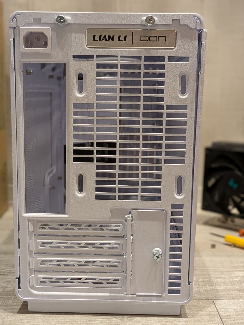 Lian Li DAN A3-mATX-WD PCケース